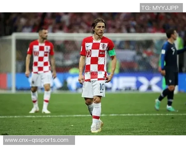 莫德里奇足球鞋的魅力与技术解析让你在球场上尽显风采 莫德里奇足球鞋的魅力与技术解析让你在球场上尽显风采